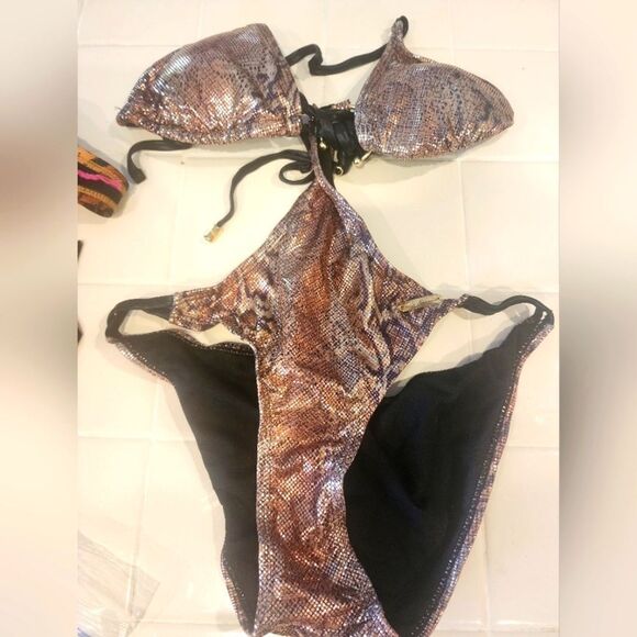 Lot of 20 swimsuits- tops & bottoms - Picture 4 of 10